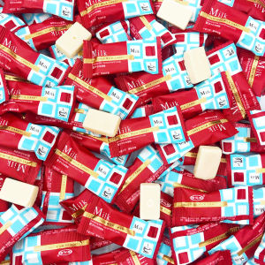 Wedding Celebration Red Milk Flavor Hard Candy Moving Birthday Sweet Snacks Gift Box Chinese Wedding Candy Gummy Bears