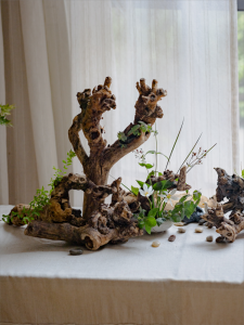Natural Wood Root Ornaments & Handmade Flower Arrangements: Enhance Your Landscape Decor