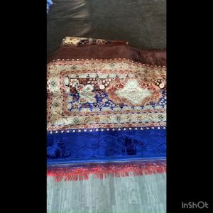 พรมกำมะหยี่ขนาด 2x3 เมตร ความหนา 8 มม. ให้ความหรูหราและนุ่มสบาย เหมาะสำหรับการตกแต่งบ้าน ไม่ว่าจะวางในห้องนอน ห้องนั่งเล่น หรือพื้นที่พิเศษอื่น ๆ ลวดลายคลาสสิก เพิ่มเสน่ห์ให้กับบ้านของคุณ ทำจากวัสดุกำมะหยี่คุณภาพสูง สัมผัสนุ่มเท้า