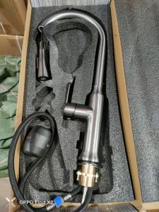 Vòi rửa chén bát dây rút Nóng Lạnh phủ Nano Xám chân đồng thau thân Cao