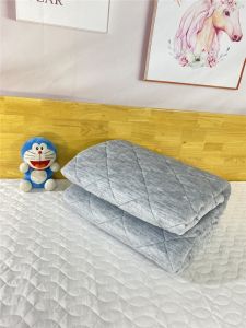 NITORI Flannel ผ้านวมที่นอน Pad หนานุ่มลื่นอุ่น Air Dispelling Minimalist สไตล์โมเดิร์นพับได้สําหรับ Home ผู้ใหญ่