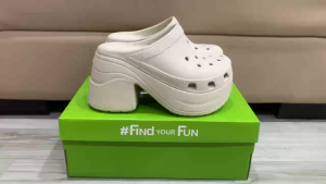 Giày sục crocs chuẩn xịn chống hôi chân nhựa tế bào êm mềm siêu bền đi mưa lội nước đi biển Crocs Siren đế cao 9cm cực kỳ hack dáng cho nữ màu kem