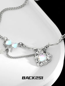 Moonstone Heart Shaped Necklace for Women Unique Design Sweet And Cool Clavicle Chain Fashion Jewelry Accessory