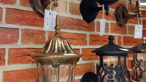 LeonLight โคมไฟ ติดผนังนอกบ้าน ตัวโคมสีทองรมดำ พร้อมหลอด