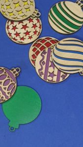 Christmas Wooden Ornaments with Colorful Base 3mm Hanging Christmas Ornaments for Holidays Christmas Tree Decoration Christmas Party Holiday Decoration Bundle