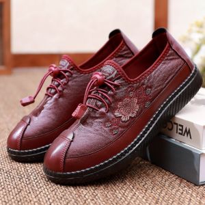 Old Beijing Cloth Shoes Female Mom Shoes Lightweight Non-Slip Casual Shoes Flat Soft Surface Comfortable Womens Shoes Slip-on Glove Shoes