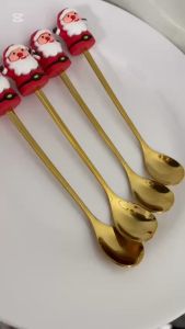 Combo 4 chiếc Thìa Nĩa Inox Mạ Titan Vàng Hình Ông Già Noel – Điểm Nhấn Sang Trọng Cho Mùa Lễ Hội