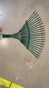 1Pc 22-tooth Garden Leaf Rake Grass Farming Rake Durable Iron Potting Garden Rake for Gardeners and Landscapers Reliable Tools