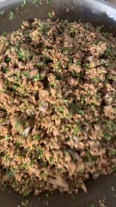 ลาบหมูคั่ว กากหมูหอม กระเทียมเจียว ตราแม่เปีย 🔥 500 กรัม ราคา 250 บาท