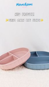 Momi Homi SET MPASI Celemek Piring Sendok Dan Gelas Silikon Anti Slip Sekat 3 Peralatan Perlengkapan Mpasi BPA FREE Baby Silicone Plate Suction Plate Baby Feeding Food Grade Microwave Safe Tahan Panas 220 Derajat Tempat Makan Bayi Piring Silikon
