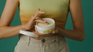 LUSH OLIVE BODY BUTTER โลชั่นบำรุงผิวกาย บอดี้ บัตเตอร์ 225g