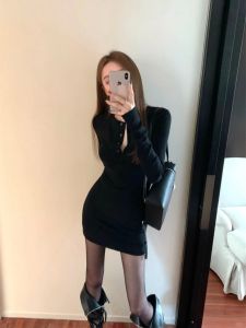 French Elegant Black Knitted Wrap around Short Skirt Womens Fashion High-End Feeling Spicy Girl Dress Casual Style Zipper Waist Slimming