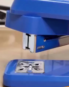 แม็กเย็บกระดาษ เครื่องเย็บกระดาษหมุนได้ (แม็กหมุนได้) หมุนได้ 360 องศา เย็บหน้ากลางหรืองานเข้าเล่มก็สะดวกสบายมากขึ้น