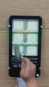 Đèn Đường năng lượng mặt trời 400W cao cấp Mifidi Sáng Mạnh Trên 15h Tấm Pin Mono Siêu To 70x35cm BH VIP Tận nhà đến 2 năm