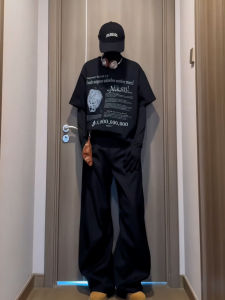 เสื้อยืดแขนสั้นผู้ชายสไตล์อเมริกันย้อนยุค หลวมสบายๆ คอกลม ลายตัวอักษร แฟชั่นฤดูร้อน เสื้อยืดคอกลมแบบสวมหัวสำหรับผู้ชาย