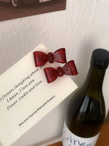 กิ๊บติดผมโบว์ผีเสื้อสีแดงสำหรับฤดูใบไม้ร่วง/ฤดูหนาว กิ๊บติดผมสไตล์เรียบง่ายและสง่างามสำหรับผู้หญิง กิ๊บติดผมชายหาดสีขาว