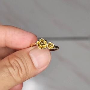 Girlie ACC - Cincin Bunga Mawar Titanium Steel Emas - Elegan & Romantis Anti Karat Selamanya - Perhiasan Minimalis Tahan Lama dan Anti Luntur