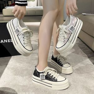 รองเท้าผ้าใบสีขาวสำหรับผู้หญิง ระบายอากาศได้ดี ส้นหนา ส้นแบน ทรงบาง ทรงลำลอง ฤดูร้อน 2024 รองเท้าผ้าใบสไตล์เกาหลี