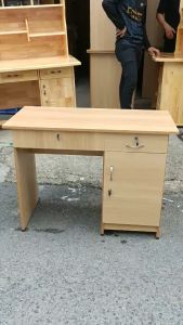 Bàn làm việc văn phòng giá rẻ - bàn làm việc tại nhà có hộc kéo có khóa riêng - bàn làm việc gỗ ép y hình màu vàng xám