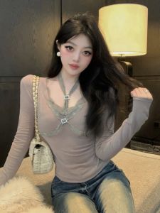 GUZILIAN | เสื้อคอวีผ้าลูกไม้สไตล์เกาหลีสำหรับผู้หญิง ฤดูใบไม้ร่วง/ฤดูหนาว เสื้อชั้นในทรงเข้ารูป กระดุมเพชร ตัดเย็บแบบผสมผสาน