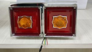 J101S13 2 SQUARE CHROME TAIL LAMP LAMPU BELAKANG LORRY TRUCK ( MENTOL BULB TYPE ) J244