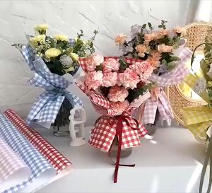 Taplak Cellophane Ecer Lembaran Kertas Buket Bunga Wrapping Paper Square Pattern Motif Kotak KB6012