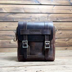 Retro Motorcycle Oil Wax Waterproof Cowhide Magnetic Quick Release Riding Fuel Tank Bag Key Pouch Functional Crossbody Bag