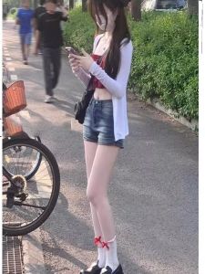 กางเกงขาสั้นยีนส์เอวสูงสไตล์อเมริกันย้อนยุคสำหรับผู้หญิง กางเกงขาสั้นทรงเอเข้ารูปเอวยางยืด ทรงเข้ารูป ฤดูร้อน 2024 กางเกงขายาวทรงตรง