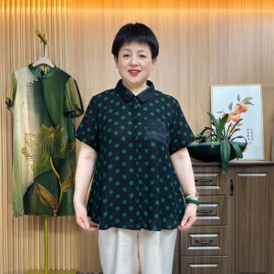 Lightweight Short Sleeve Shirt Womens Summer Fashion Casual Style Loose Fit Polyester Fiber Button Detail Regular Length