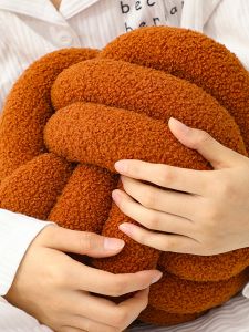 หมอนรองพิงทรงกลมห่มขนแกะ หมอนนอนแบบหนา หมอนตกแต่งสำหรับโซฟาในห้องนั่งเล่น สไตล์หรูหรา หมอนขนแกะ