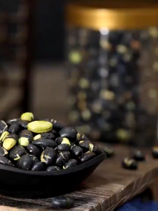 Organic Salted Roasted Black Soy Beans Non GMO High Protein High Fiber Crunchy Vegan Snack