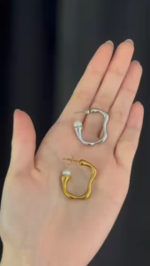 MINIMALIST LAB Titanium Sculpt Pearl Curve Earrings Anting Pearl Curve Sculptural