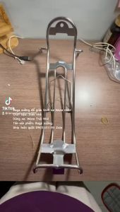 Baga xuồng để giữa Inox xe Wave nhỏ.