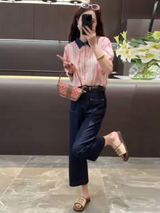 Shalldoer | Bộ đồ thời trang nữ mùa hè 2025 Áo sơ mi kẻ sọc hồng và quần jeans ống rộng hai mảnh cổ bẻ màu tương phản
