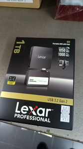 Lexar SL400 1TB Professional Go USB 3.2 Gen 2 Portable SSD with Hub