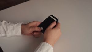 Elago Magnetic Leather Stand Card Holder: A Sustainable & Multi-functional Choice