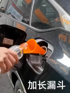 29CM Long Funnel Anti-Splash Car Motorcycle Oil Refueling Funnel Plastic Engine Fuel Filler Spout for Auto Accessories