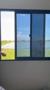 ฟิล์มกรองแสงติดกระจกบ้านสุญญากาศ ยาว2เมตร กันคนมอง กรองแสงแดด ลดความร้อน เพิ่มความเป็นส่วนตัว ติดตั้งง่าย ลอกออกไม่ทิ้งคราบ ไม่ทิ้งรอยบนกระจก ราคาสบายกระเป๋า สติกเกอร์ติดกระจก ฟิล์มติดกระจก สติกเกอร์ติดกระจกบ้าน