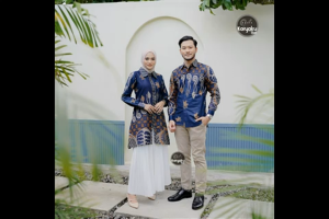 Batik Couple Keluarga Pasangan Ayah Ibu Anak Laki Perempuan Lengan Pendek Panjang Modern Melody Navy