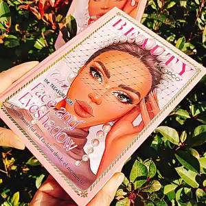 82 Color Three-Layer Book Eye Shadow Shimmer Matte Shimmering Powder Sequins Makeup Palette Stage Makeup Makeup Palette