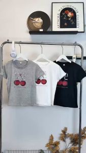 Dream Clothes🍒เสื้อยืดแฟชั่นแขนสั้นผู้หญิง🎈เสื้อยืดเข้ารูป พิมพ์ลายการ์ตูนเชอรี่ สไตล์เกาหลี คอกลม เรียบง่ายและสบายๆ