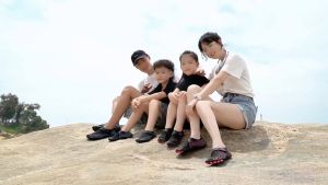 Sepatu Pantai Olahraga Air Anti Karang Pria & Wanita