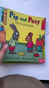 10 หนังสือ Pip และ Posy คลิกที่เวอร์ชันภาษาอังกฤษเพื่อให้การสนับสนุนเสียงฟรีสำหรับหนังสือ "ลูกอีกาตัวน้อย"