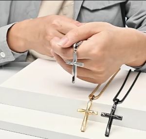 สร้อยคอจี้เหล็กกล้าไร้สนิมข้าม Kemstone สำหรับเครื่องประดับสร้อยคอเคลือบทองของผู้ชาย