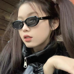 Geovannery Kacamata Hitam Bingkai Kecil Retro Kacamata Hitam Bingkai Oval Kelas Atas Wanita Kacamata Hitam Tahan UV COD