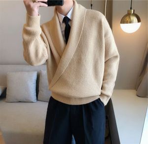 เสื้อสเวตเตอร์มีสไตล์แบบทิ้งตัวคอวีสีล้วนสไตล์เกาหลีสำหรับฤดูใบไม้ร่วงและฤดูหนาวเสื้อถักลำลองสไตล์ลำลองทรงหลวมสำหรับผู้ชายเสื้อคลุม
