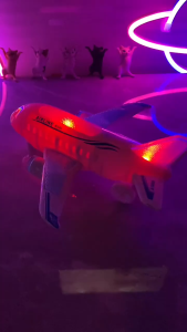 ของเล่นเครื่องบินแอร์บัส มีไฟ มีเสียง เคลื่อนที่ได้ 360° ตัวเครื่องบินแบบจำลอง ของเล่นสำหรับเด็กผู้ชายและเด็กผู้หญิง ของ