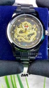 SRD COD Jam Tangan Pria Naga Timbul 3D Mata Merah Golden Dragon Face Terbaru 2025 Rantai Padat Stainless Steel Anti Karat Tahan Air Kedalaman 30 M Luminous Aktif Nyala DiTempat Gelap Kaca Hardlex Glass Tahan Gores Quartz Analog Bisnis JP21 Watches