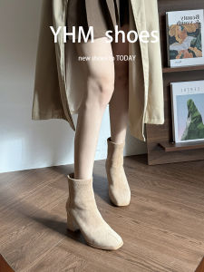 รองเท้าบูทส้นสูงหนังนิ่มสีพีชทรงสี่เหลี่ยมสำหรับผู้หญิง ฤดูใบไม้ร่วง 2025 รองเท้าบูทแฟชั่นแบบใหม่ หัวแหลม ด้านข้างเปิด ด้านหลังเปิด