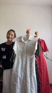 C2389 red shirt dress เดรสยาวลายดอก เดรสยาวแดงลายดอก